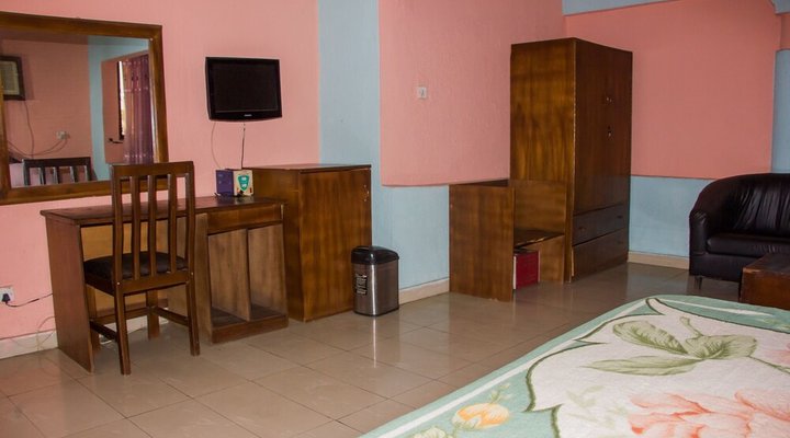 Creme Suites Hotel