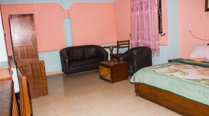 Creme Suites Hotel