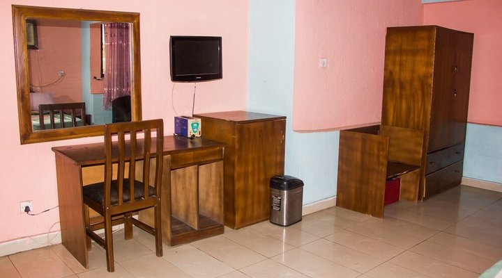 Creme Suites Hotel