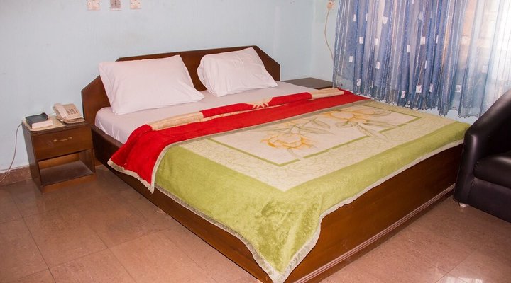 Creme Suites Hotel