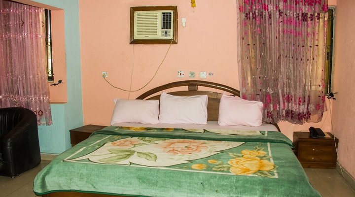 Creme Suites Hotel