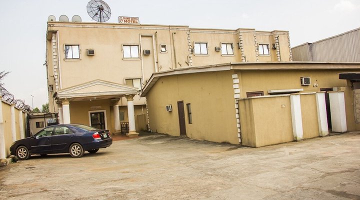 Creme Suites Hotel