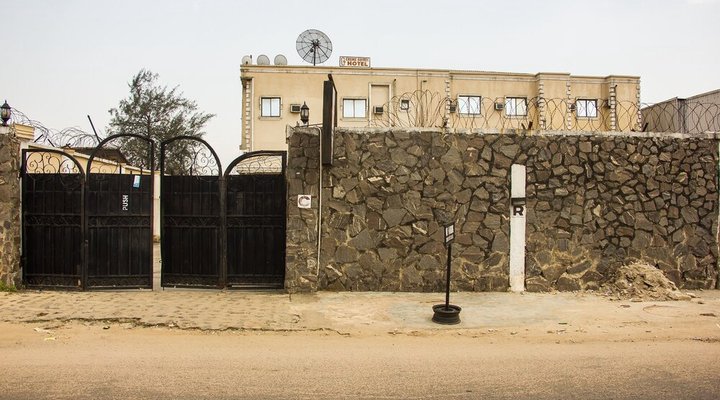 Creme Suites Hotel
