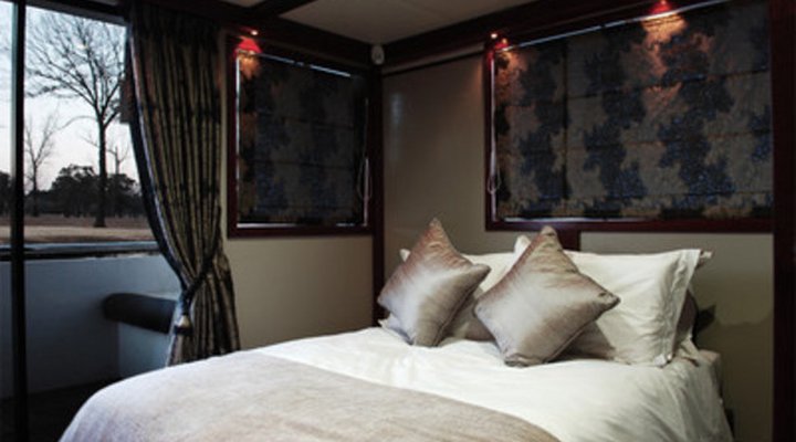 Liquid Living Houseboat