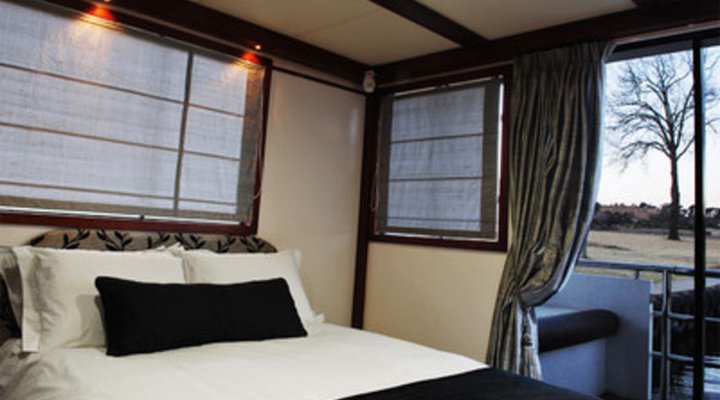 Liquid Living Houseboat