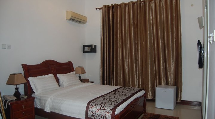 Kingsbridge Royale Hotel