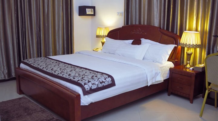 Kingsbridge Royale Hotel