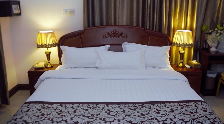 Kingsbridge Royale Hotel