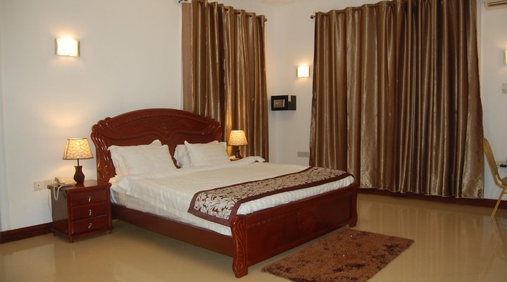 Kingsbridge Royale Hotel