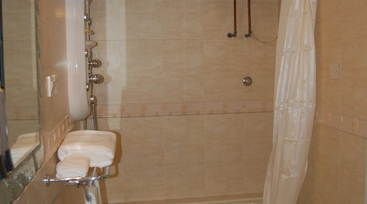 Kingsbridge Royale Hotel