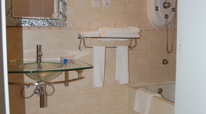 Kingsbridge Royale Hotel