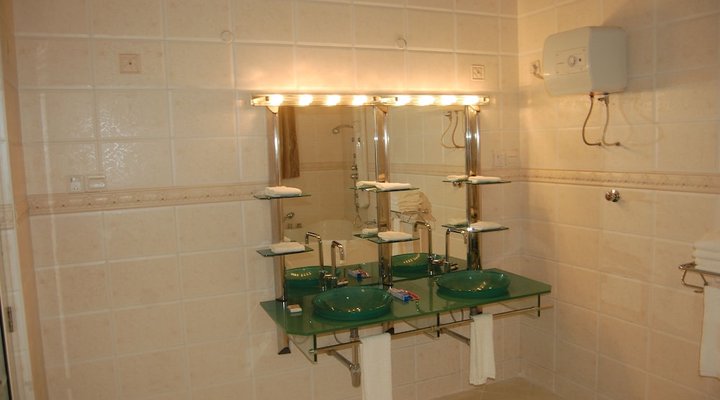 Kingsbridge Royale Hotel