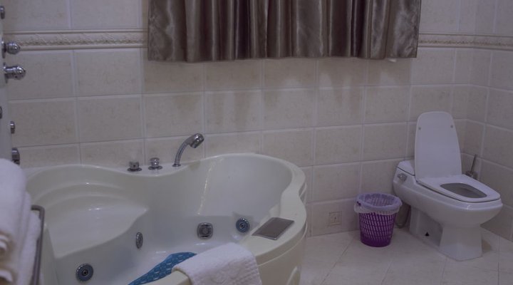 Kingsbridge Royale Hotel