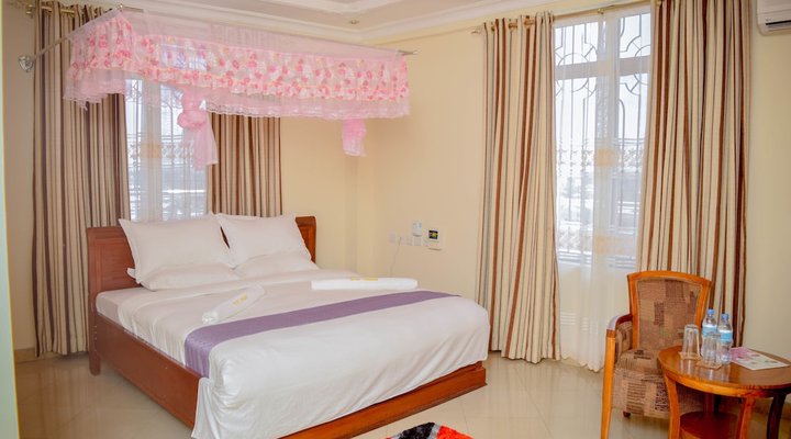 Silver Paradise Hotel