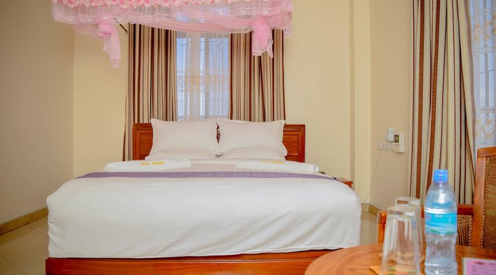 Silver Paradise Hotel