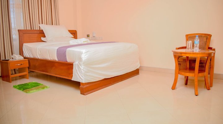 Silver Paradise Hotel