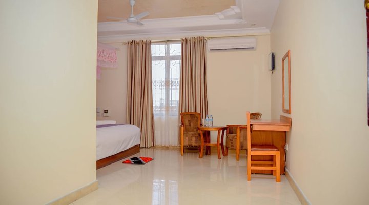 Silver Paradise Hotel