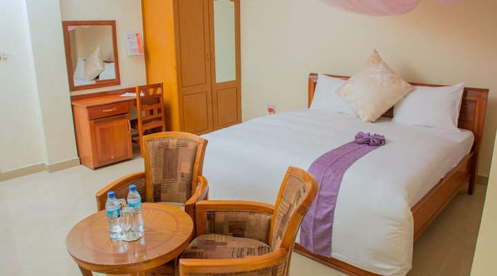 Silver Paradise Hotel