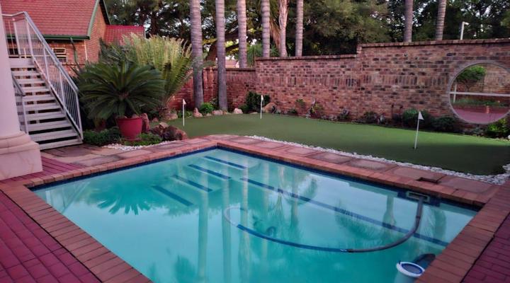 The Clubhouse Guesthouse