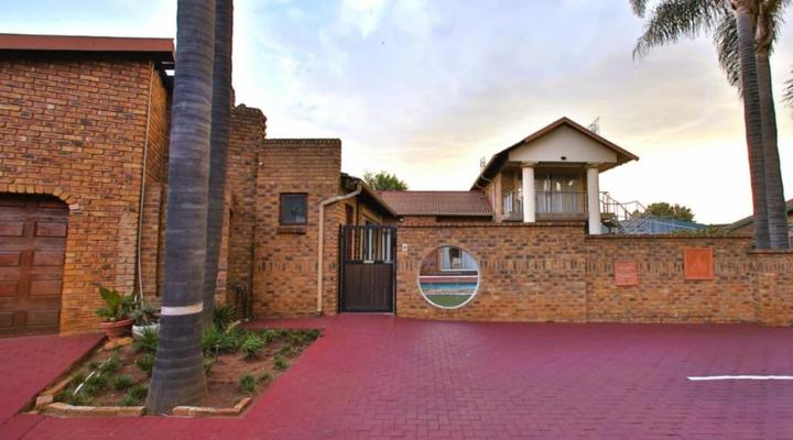 The Clubhouse Guesthouse