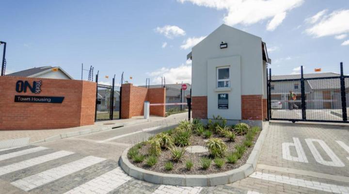 1 on York - Townhouse 61