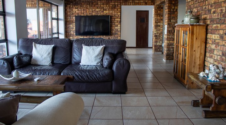 Albatros Guest House