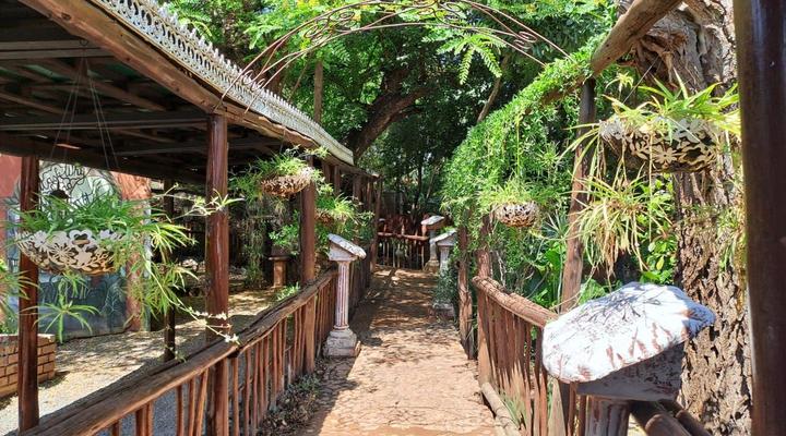 Duck and Dine Guest House