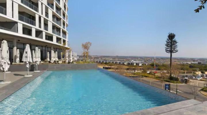 Lux @ Ellipse Galelileo