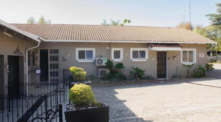 Oaklands Inn & Conference Centre