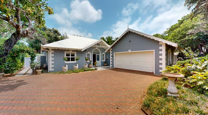 Rose Cottage in Caribbean Estate
