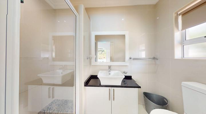 Rose Cottage in Caribbean Estate