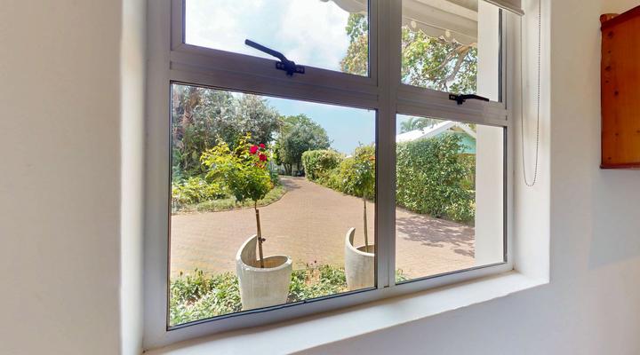 Rose Cottage in Caribbean Estate