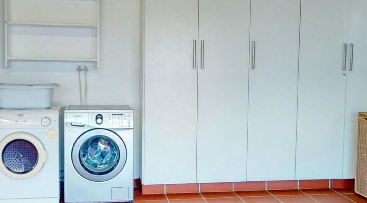 Rose Cottage in Caribbean Estate