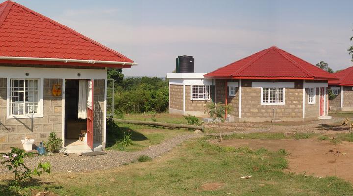 Hexagon Mbili Farm Lodge
