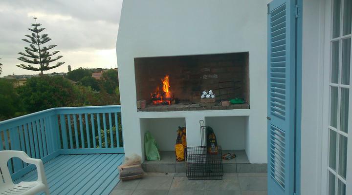 The Blue Beach House, Vrede St