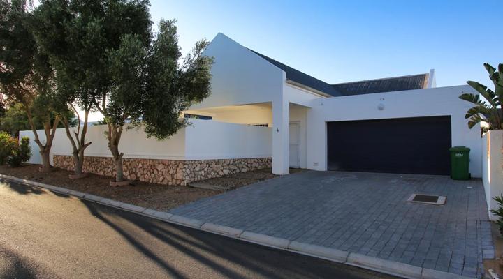4 On Blue Langebaan 6 Sleeper
