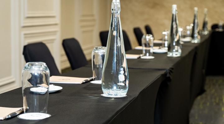 Q's Evander Hotel and Apartments