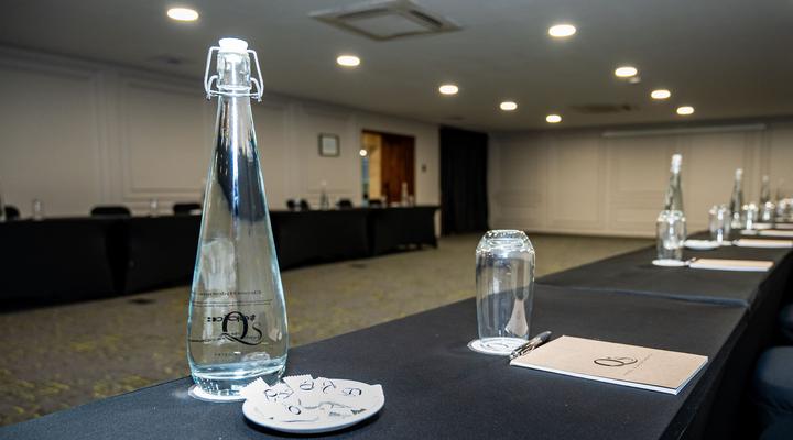 Q's Evander Hotel and Apartments