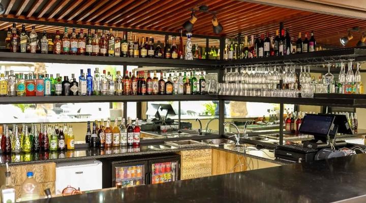 Q's Evander Hotel and Apartments