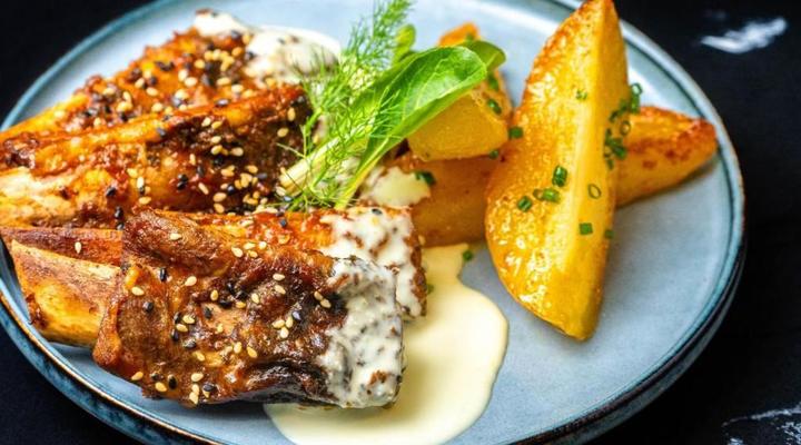 Q's Evander Hotel and Apartments