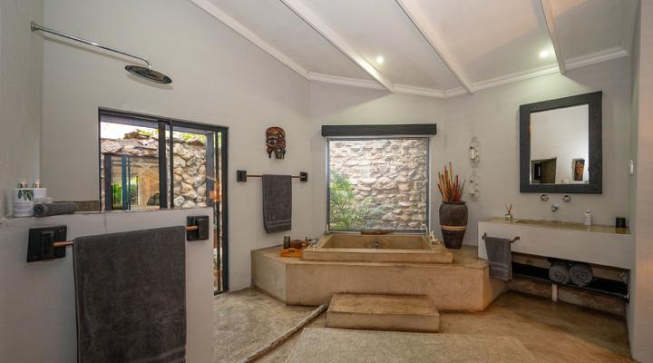 Foxy Crocodile Bush Lodge & Kruger Safaris