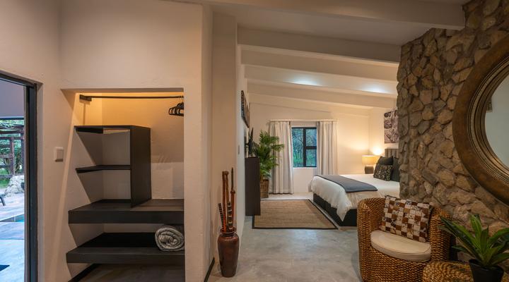 Foxy Crocodile Bush Lodge & Kruger Safaris