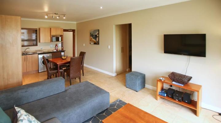 Ellefsen Golf Suite 102