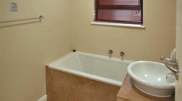 Ellefsen Golf Suite 102