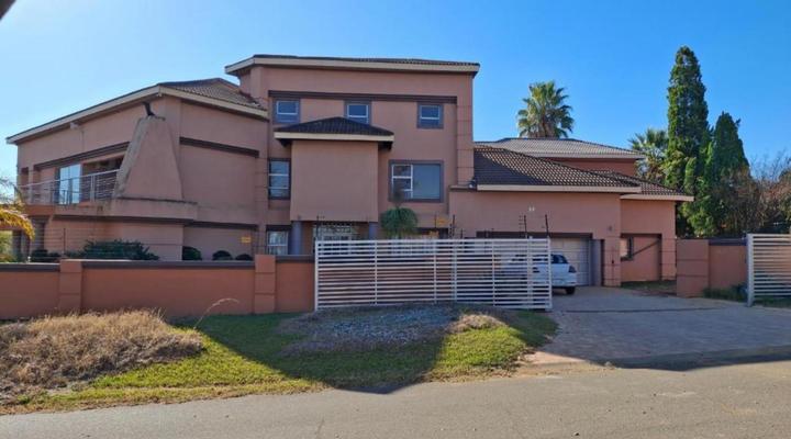 Le Chateau Guesthouse