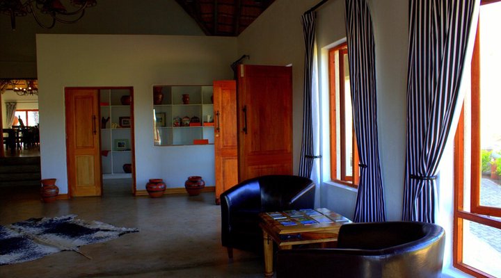 Nahakwe Lodge