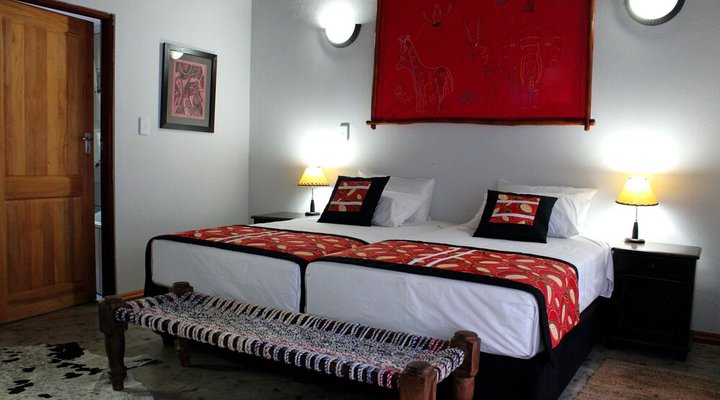 Nahakwe Lodge