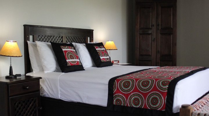 Nahakwe Lodge