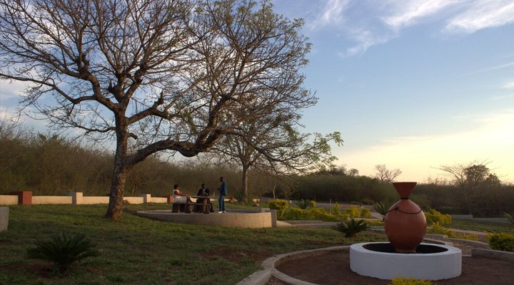 Nahakwe Lodge