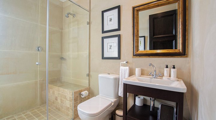 21 Roux Street Guesthouse